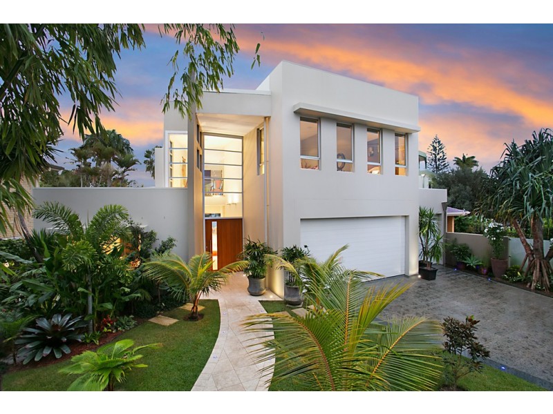 30 The Promenade, Isle Of Capri QLD 4217