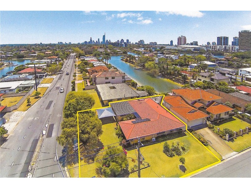 15 Merrimac Boulevard, Broadbeach Waters QLD 4218