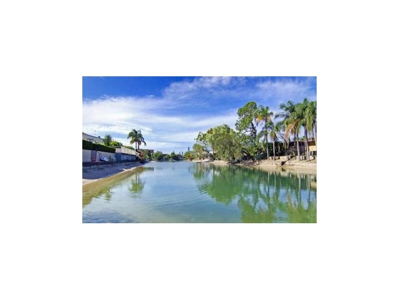 15 Merrimac Boulevard, Broadbeach Waters QLD 4218