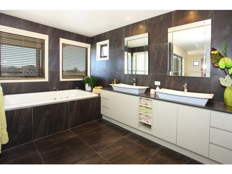 13 Sundown Place ‘Calypso Bay’, Jacobs Well QLD 4208