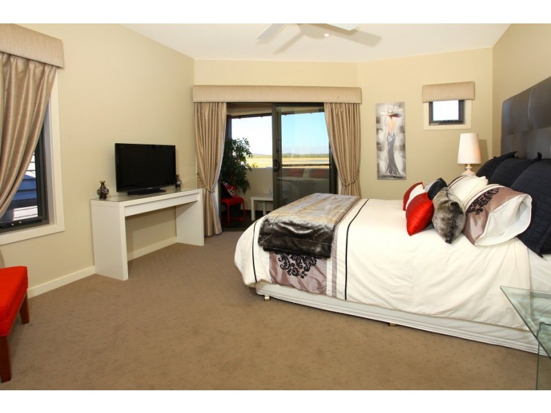 13 Sundown Place ‘Calypso Bay’, Jacobs Well QLD 4208