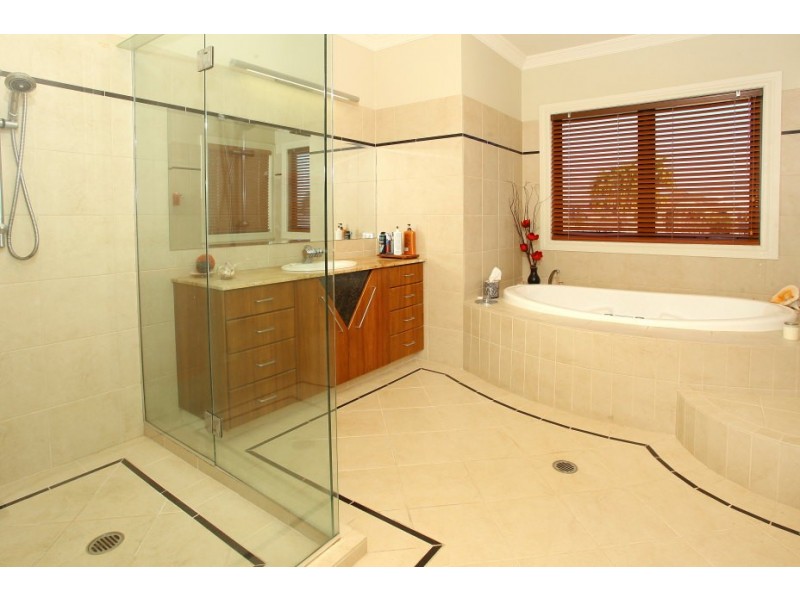 80 Peach Drive, Robina QLD 4226