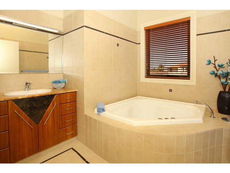 80 Peach Drive, Robina QLD 4226