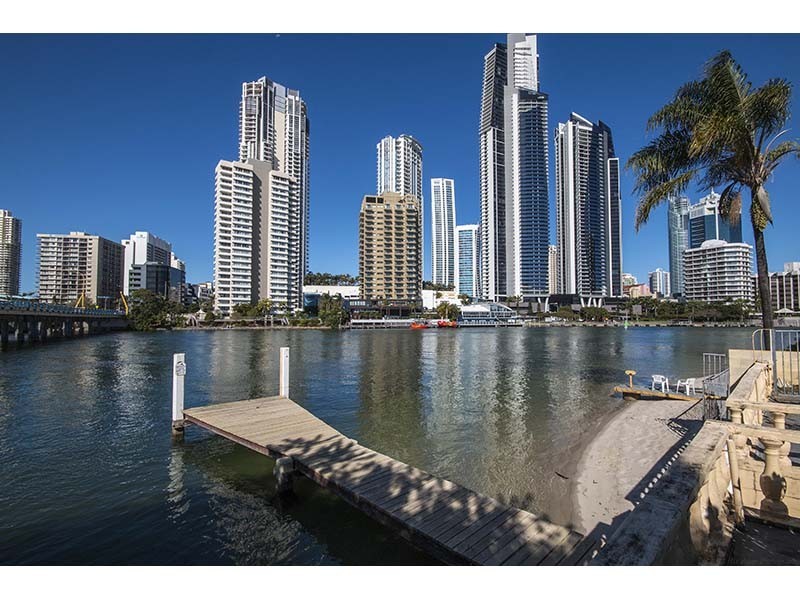 33 Tarcoola Crescent, Chevron Island QLD 4217