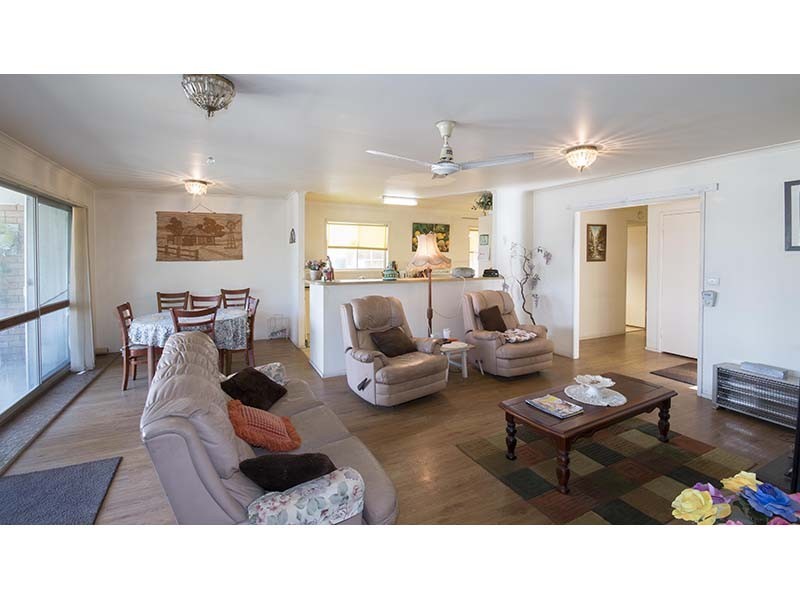 33 Tarcoola Crescent, Chevron Island QLD 4217