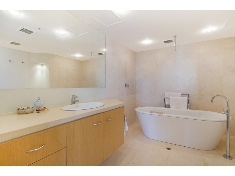 176/2 ‘Atlantis West’ Admiralty Drive, Paradise Waters QLD 4217