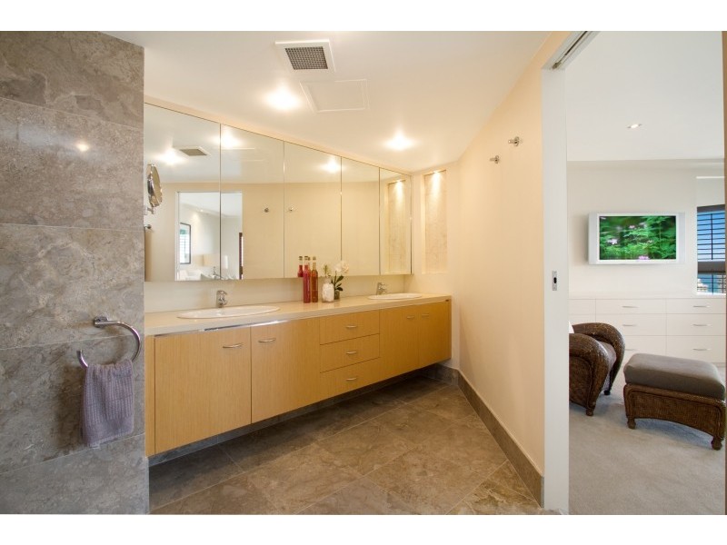 176/2 ‘Atlantis West’ Admiralty Drive, Paradise Waters QLD 4217