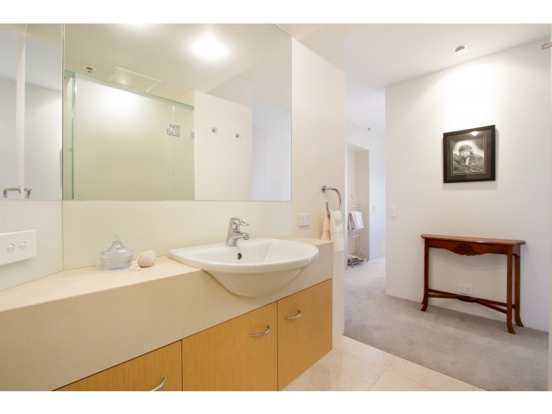 176/2 ‘Atlantis West’ Admiralty Drive, Paradise Waters QLD 4217