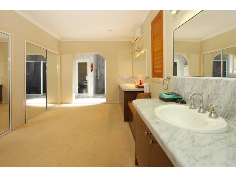 24 Ben Hogan Crescent, Parkwood QLD 4214