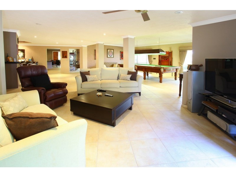 24 Ben Hogan Crescent, Parkwood QLD 4214