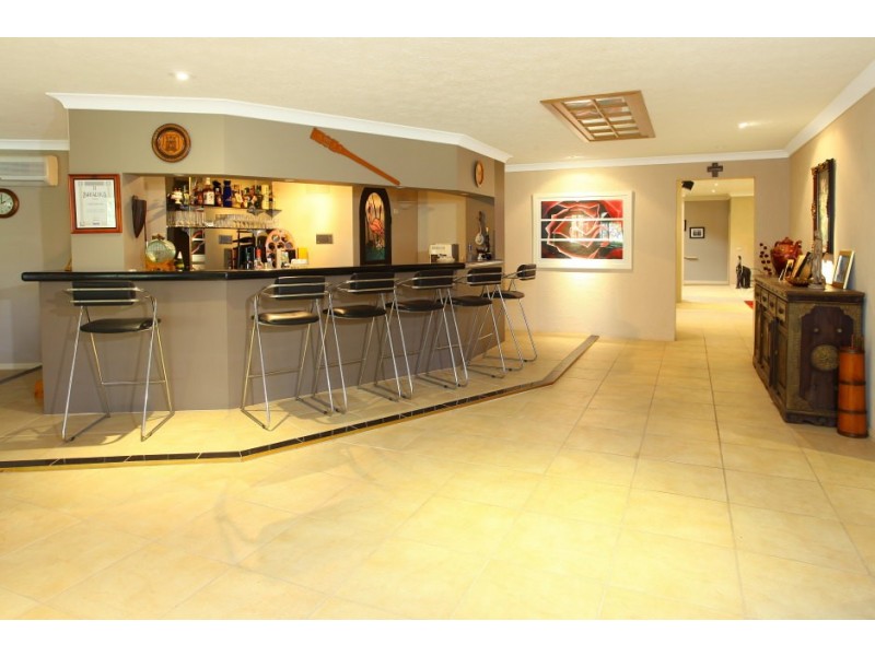 24 Ben Hogan Crescent, Parkwood QLD 4214