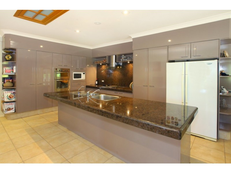 24 Ben Hogan Crescent, Parkwood QLD 4214