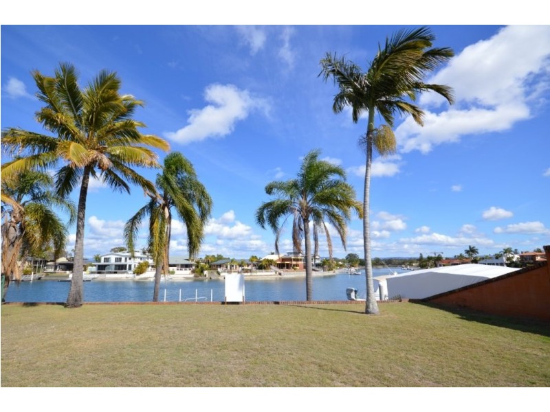 2A Mercedes Place and 114 Upton Street, Bundall QLD 4217