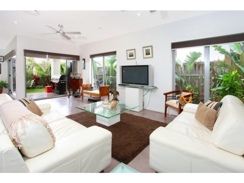 1/59 Heeb Street, Bundall QLD 4217