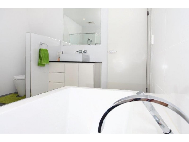 1/59 Heeb Street, Bundall QLD 4217