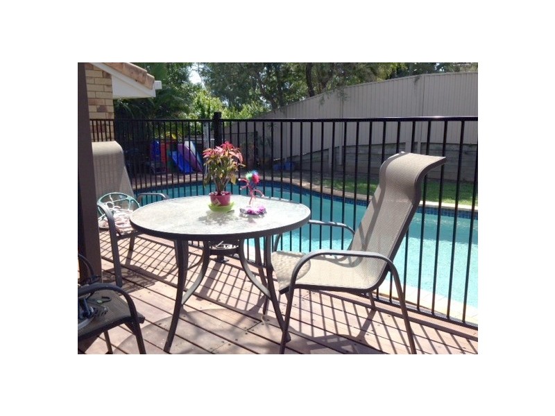 4 Breakspear Road, Molendinar QLD 4214