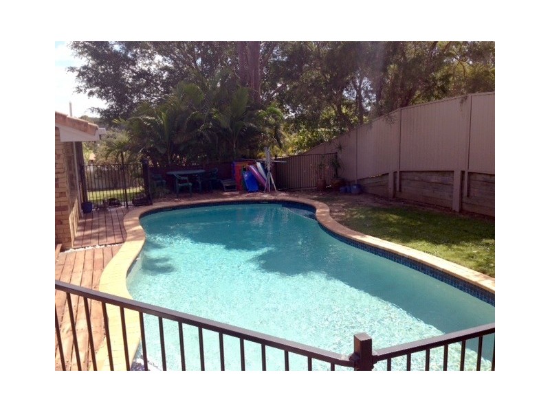 4 Breakspear Road, Molendinar QLD 4214