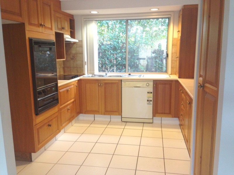 4 Breakspear Road, Molendinar QLD 4214