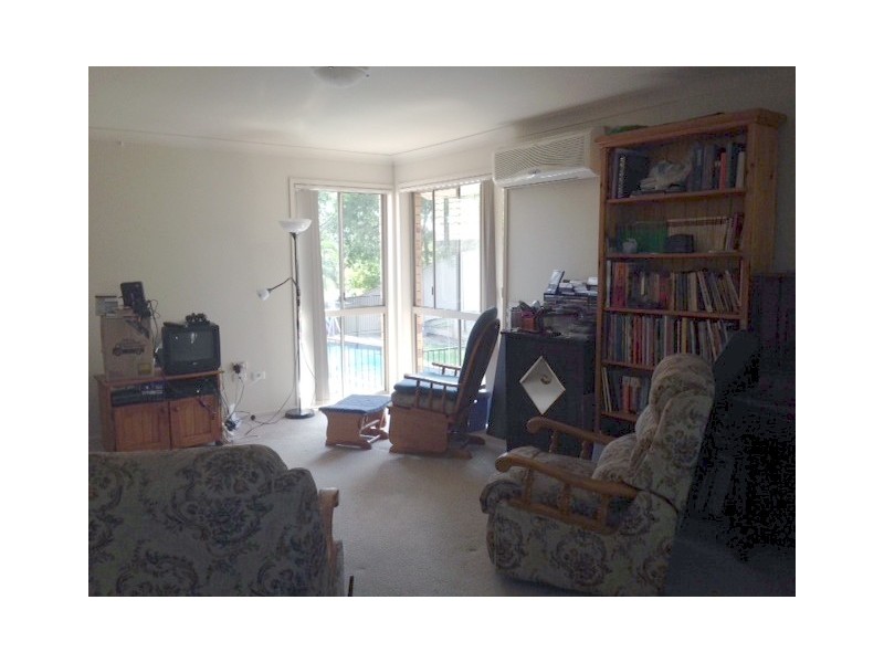 4 Breakspear Road, Molendinar QLD 4214