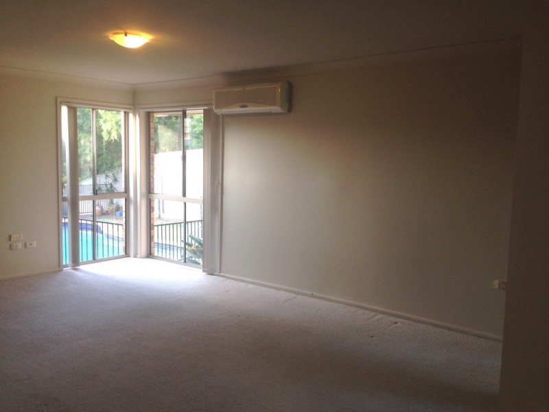 4 Breakspear Road, Molendinar QLD 4214