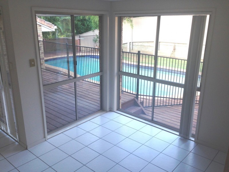 4 Breakspear Road, Molendinar QLD 4214