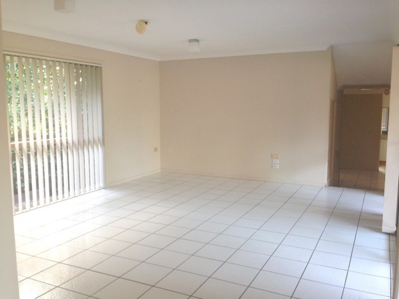 4 Breakspear Road, Molendinar QLD 4214