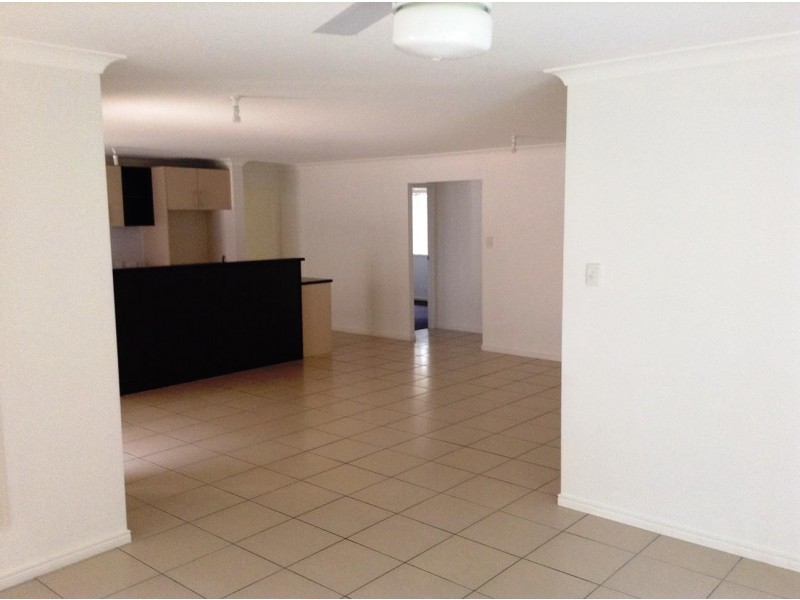 73 Roberts Drive, Maudsland QLD 4210