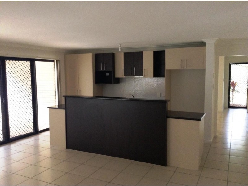73 Roberts Drive, Maudsland QLD 4210