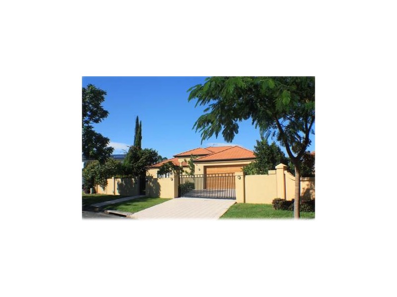 17 Cheval Court, Benowa Waters QLD 4217