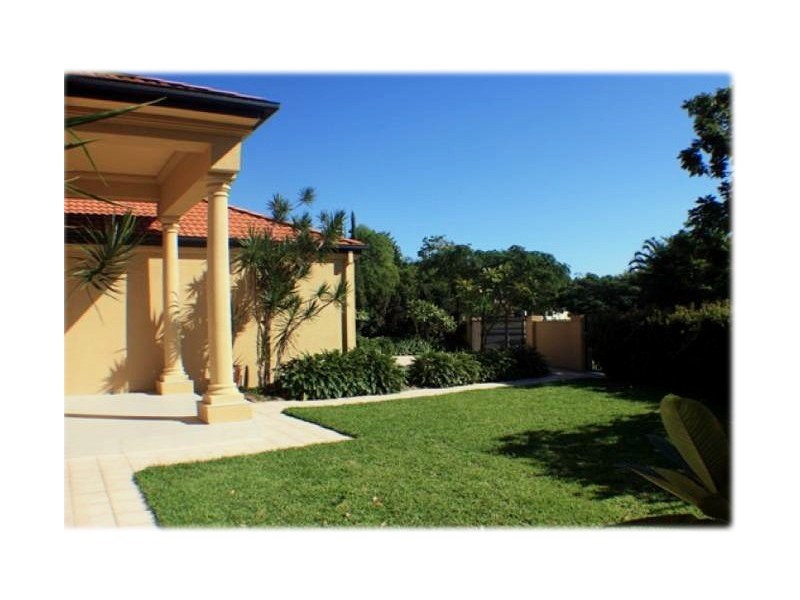 17 Cheval Court, Benowa Waters QLD 4217