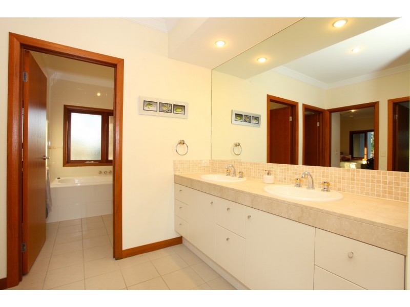 22-24 Midgera Street, Ashmore QLD 4214