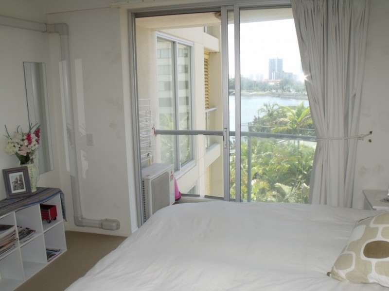 15/2894 ‘The Pinnacle’ Gold Coast Highway, Surfers Paradise QLD 4217