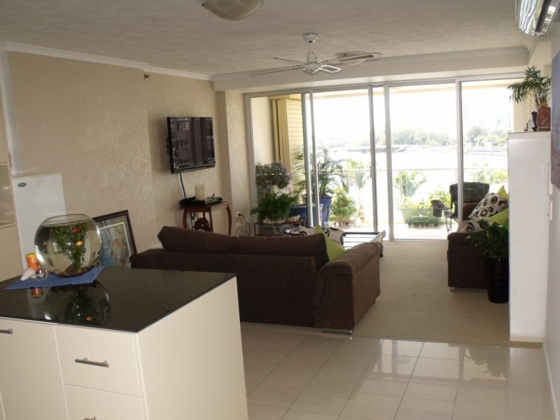 15/2894 ‘The Pinnacle’ Gold Coast Highway, Surfers Paradise QLD 4217