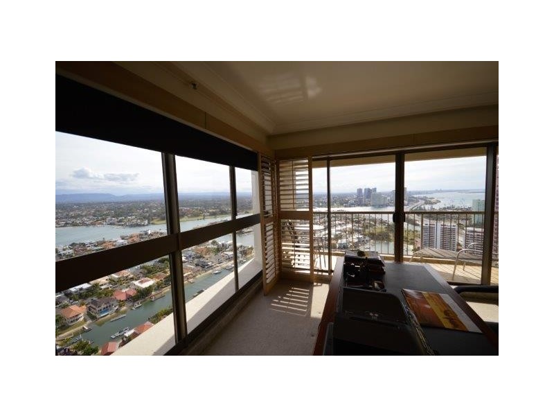 176/2 Admiralty Drive, Paradise Waters QLD 4217
