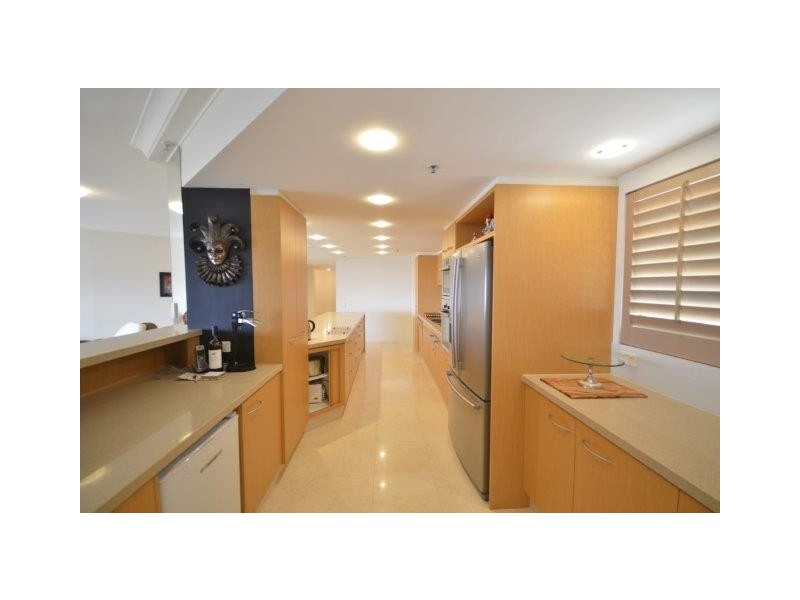 176/2 Admiralty Drive, Paradise Waters QLD 4217