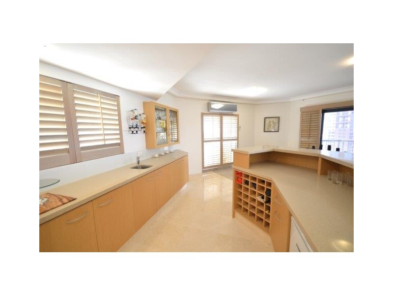 176/2 Admiralty Drive, Paradise Waters QLD 4217