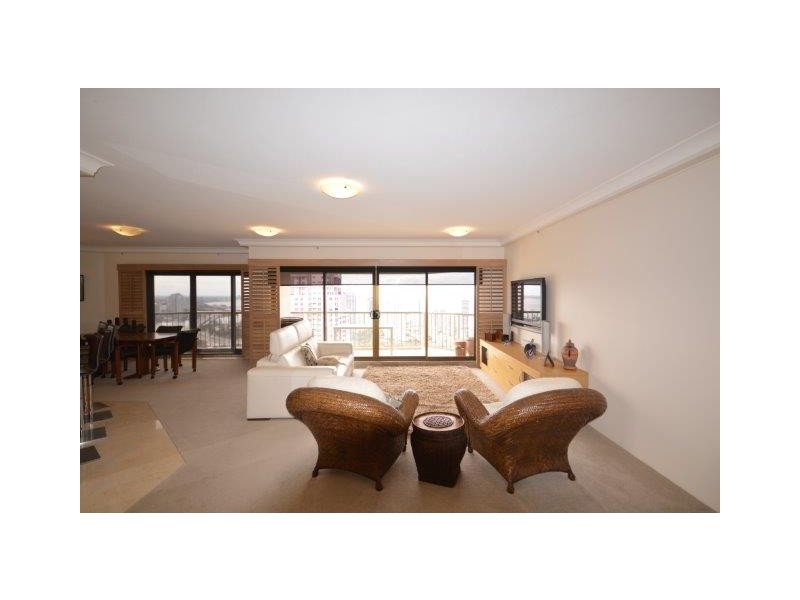 176/2 Admiralty Drive, Paradise Waters QLD 4217