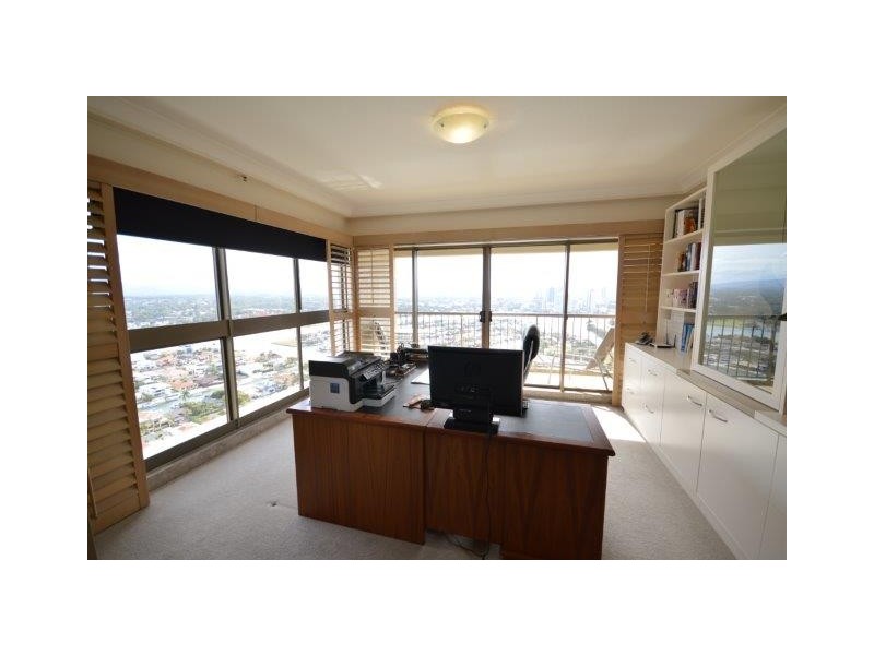176/2 Admiralty Drive, Paradise Waters QLD 4217