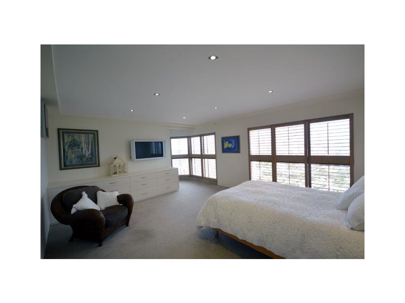 176/2 Admiralty Drive, Paradise Waters QLD 4217