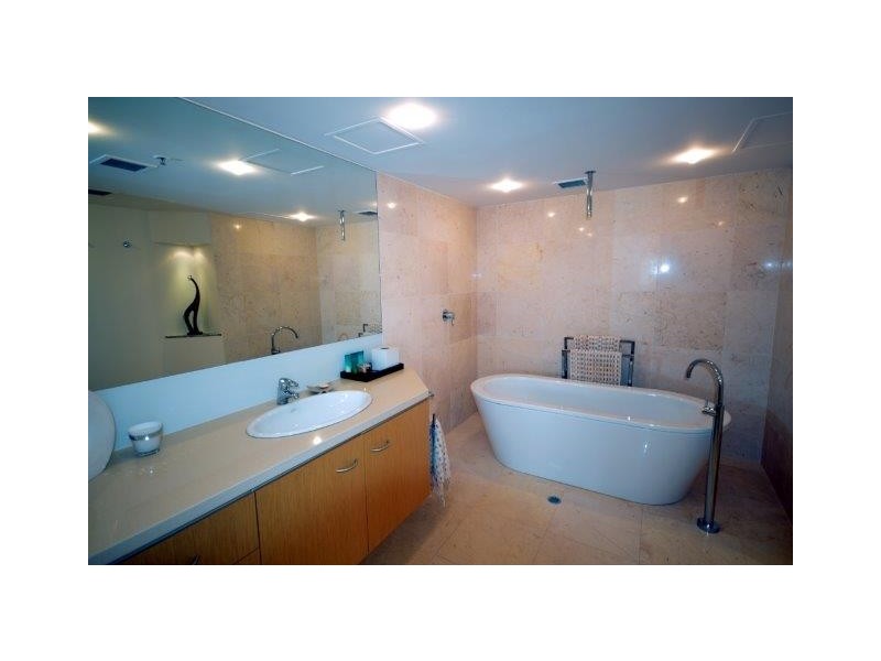 176/2 Admiralty Drive, Paradise Waters QLD 4217