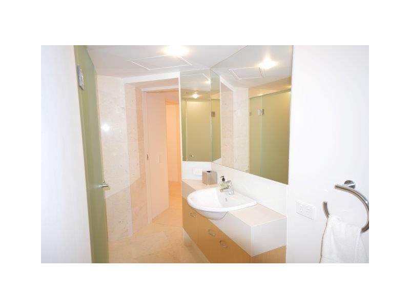 176/2 Admiralty Drive, Paradise Waters QLD 4217