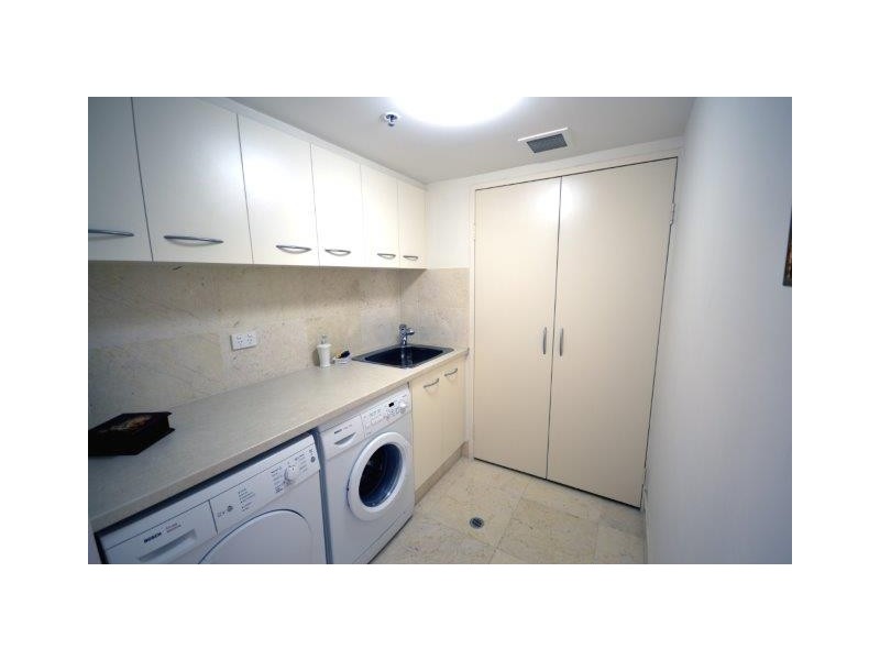 176/2 Admiralty Drive, Paradise Waters QLD 4217