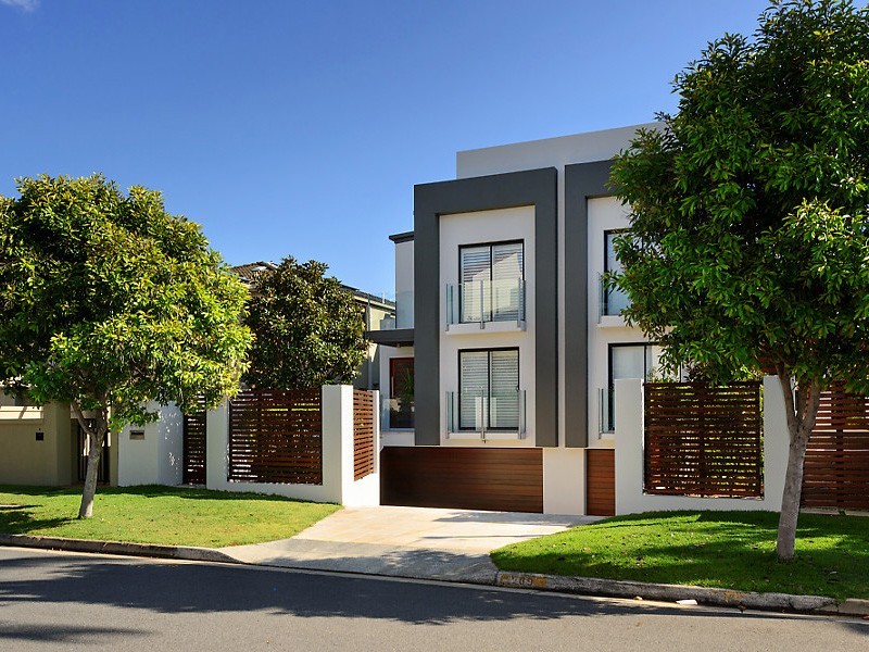 2/269 Stanhill Drive, Chevron Island QLD 4217