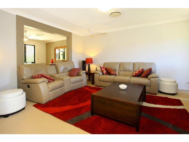 1 Lillywood Circuit, Molendinar QLD 4214