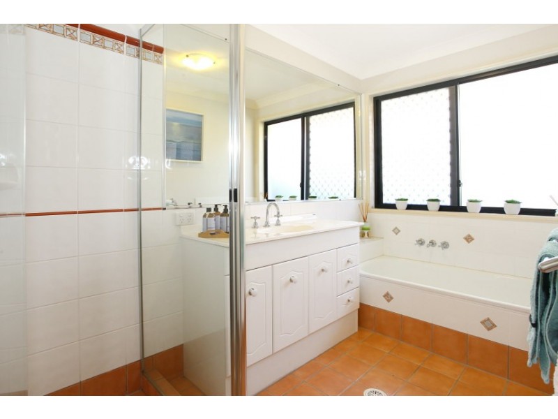 1 Lillywood Circuit, Molendinar QLD 4214