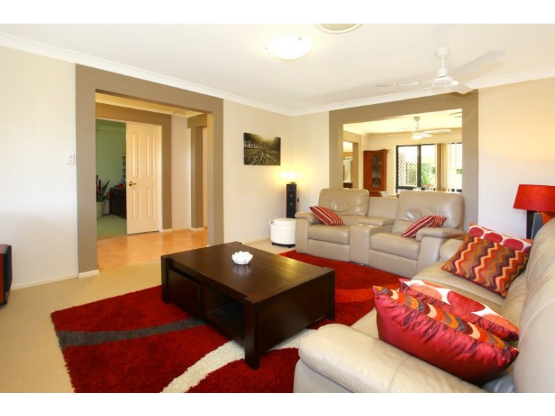 1 Lillywood Circuit, Molendinar QLD 4214