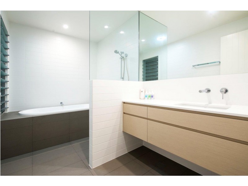 22 Verona Avenue, Isle Of Capri QLD 4217