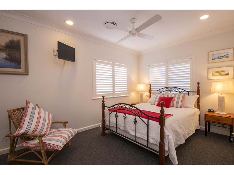 255 Jefferson Lane, Palm Beach QLD 4221