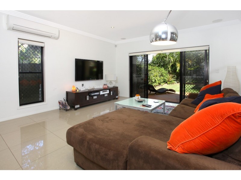 10 Meron Street, Southport QLD 4215