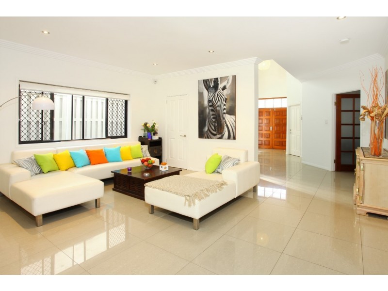 10 Meron Street, Southport QLD 4215